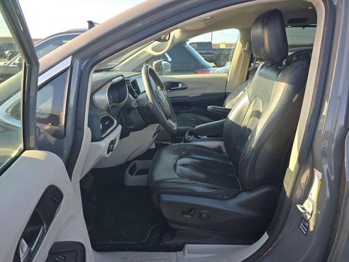 Ceramic Gray Clearcoat 2022 Chrysler Pacifica Touring L