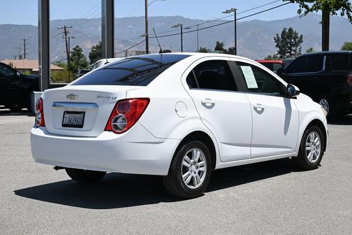 Summit White 2015 Chevrolet Sonic LT