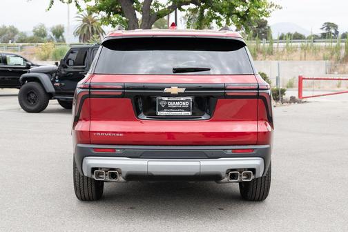 Radiant Red Tintcoat 2026 Chevrolet Traverse LT