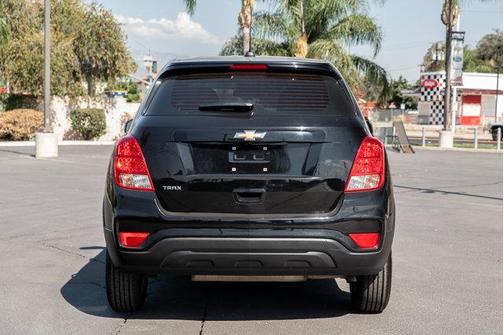Mosaic Black Metallic 2020 Chevrolet Trax LS