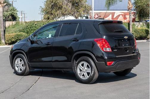 Mosaic Black Metallic 2020 Chevrolet Trax LS
