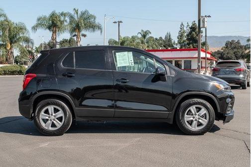 Mosaic Black Metallic 2020 Chevrolet Trax LS