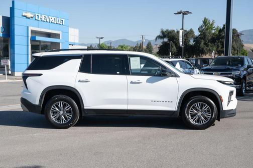 Summit White 2024 Chevrolet Traverse LT