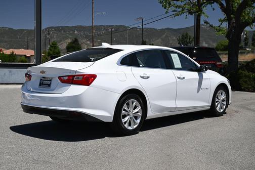 Summit White 2023 Chevrolet Malibu FWD 1LT