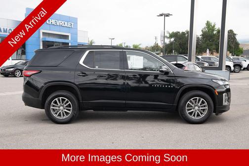 Mosaic Black Metallic 2023 Chevrolet Traverse LT Cloth