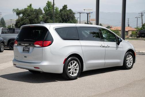 2023 Chrysler Voyager LX