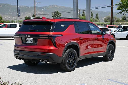 Radiant Red Tintcoat 2026 Chevrolet Traverse LT