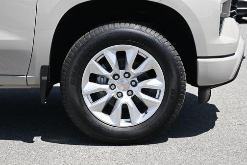White Sands 2026 Chevrolet Silverado 1500 Custom