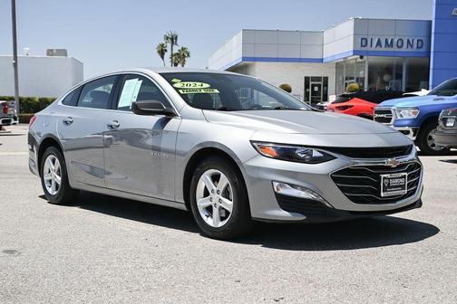 Sterling Gray Metallic 2024 Chevrolet Malibu FWD 1LT