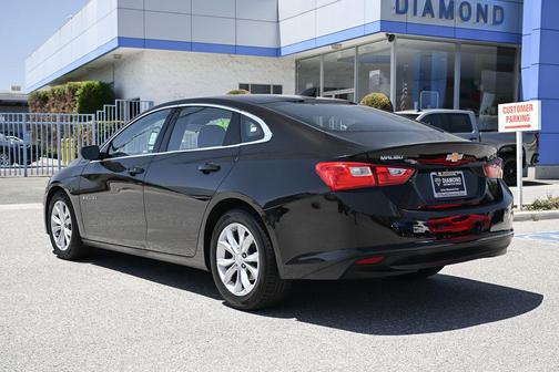 Mosaic Black Metallic 2023 Chevrolet Malibu FWD 1LT