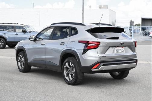 Sterling Gray Metallic 2026 Chevrolet Trax LT