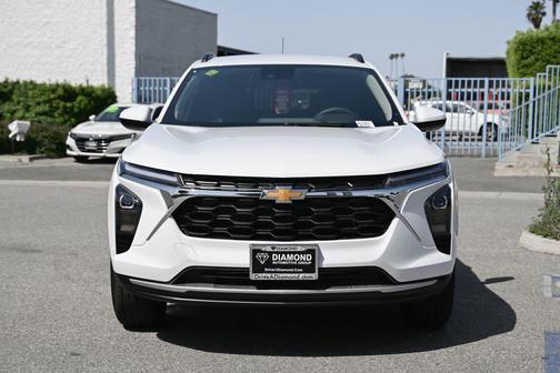 Summit White 2026 Chevrolet Trax LT