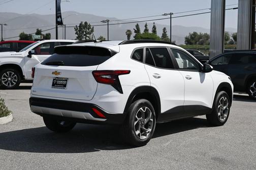 Summit White 2026 Chevrolet Trax LT