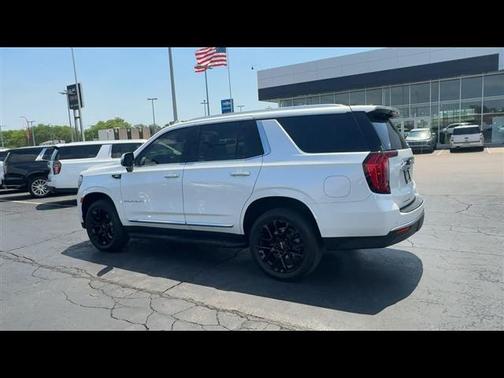 White Frost Tricoat 2022 GMC Yukon SLT