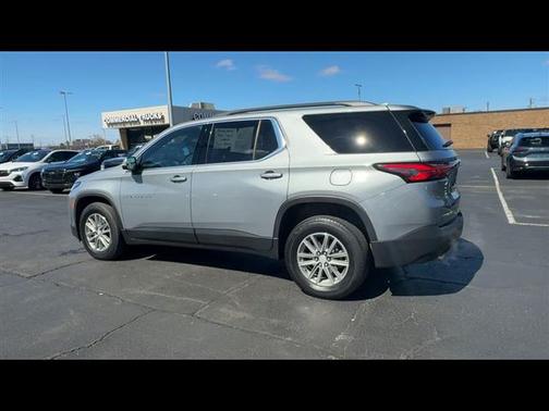 Sterling Gray Metallic 2023 Chevrolet Traverse LT Cloth