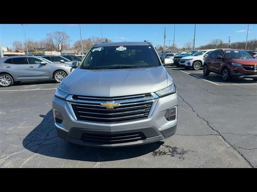 Sterling Gray Metallic 2023 Chevrolet Traverse LT Cloth