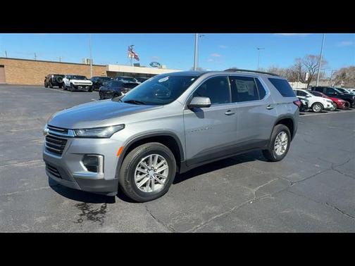 Sterling Gray Metallic 2023 Chevrolet Traverse LT Cloth