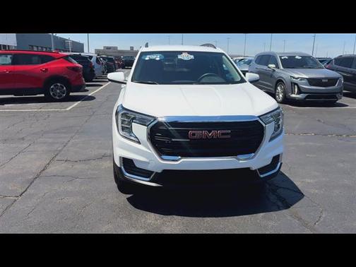 Summit White 2024 GMC Terrain SLE