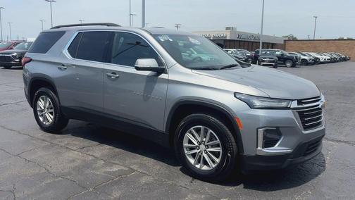 Sterling Gray Metallic 2023 Chevrolet Traverse LT Cloth