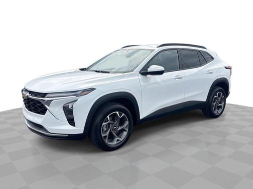 Summit White 2024 Chevrolet Trax LT