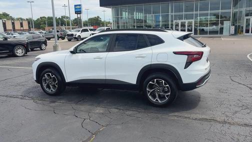 Summit White 2024 Chevrolet Trax LT