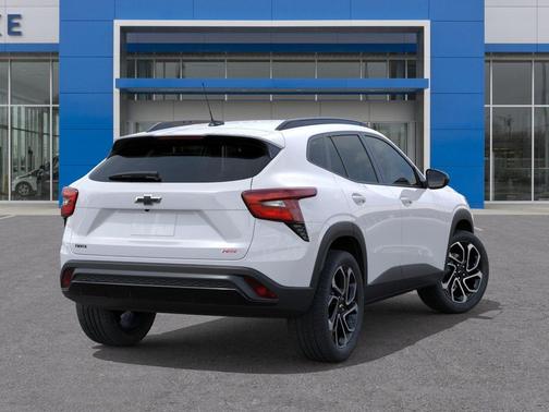 Summit White 2026 Chevrolet Trax FWD 2RS