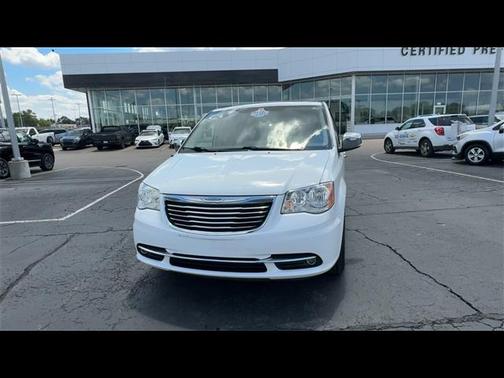2016 Chrysler Town & Country Touring-L