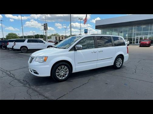 2016 Chrysler Town & Country Touring-L