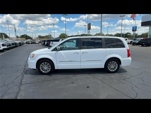2016 Chrysler Town & Country Touring-L