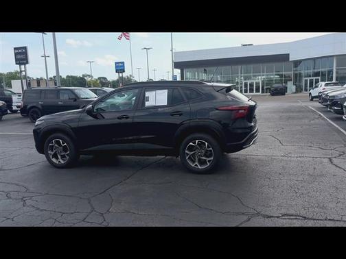 Mosaic Black Metallic 2024 Chevrolet Trax LT