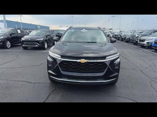 Mosaic Black Metallic 2024 Chevrolet Trax LT