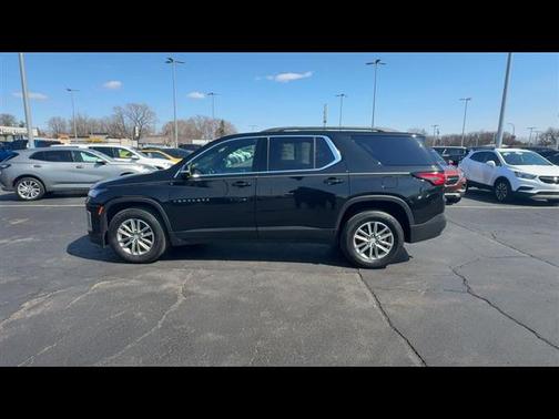 Mosaic Black Metallic 2023 Chevrolet Traverse LT Cloth