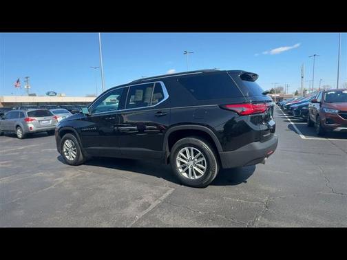 Mosaic Black Metallic 2023 Chevrolet Traverse LT Cloth