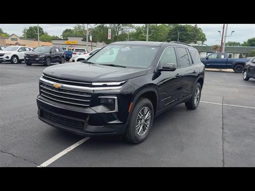 Mosaic Black Metallic 2024 Chevrolet Traverse LT