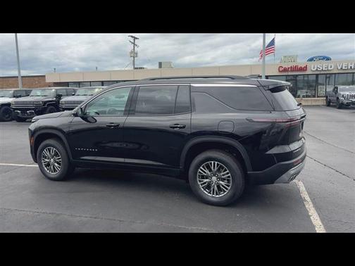 Mosaic Black Metallic 2024 Chevrolet Traverse LT