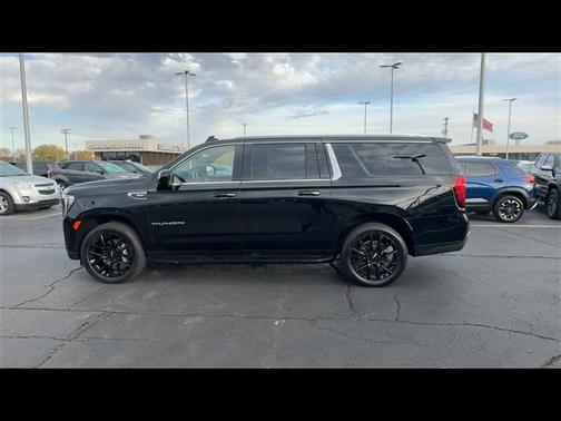 2023 GMC Yukon XL SLE