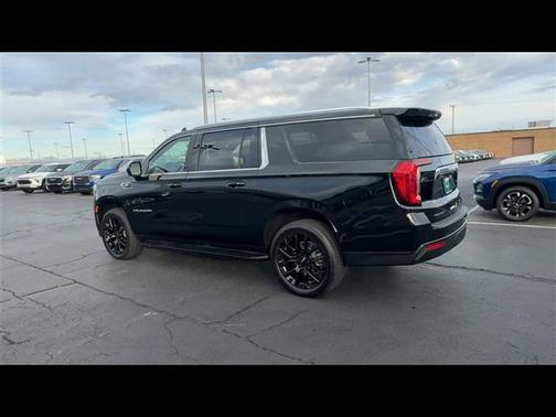 2023 GMC Yukon XL SLE