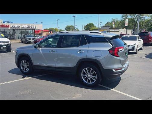 Sterling Metallic 2023 GMC Terrain SLT