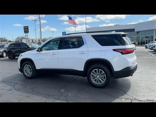 2022 Chevrolet Traverse LT Cloth