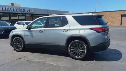 Sterling Gray Metallic 2023 Chevrolet Traverse RS