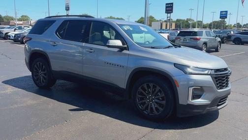 Sterling Gray Metallic 2023 Chevrolet Traverse RS