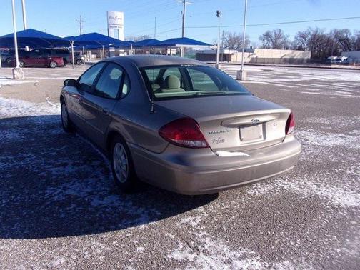 2007 Ford Taurus SE