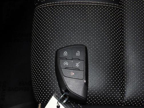Polar White Tricoat 2026 Chevrolet Traverse High Country