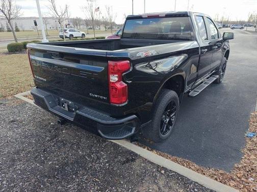 2022 Chevrolet Silverado 1500 Custom