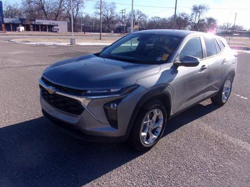 2025 Chevrolet Trax LS