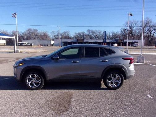 2025 Chevrolet Trax LS