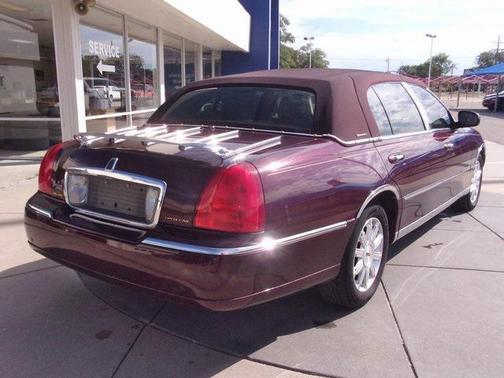 2006 Lincoln Town Car Executive L
