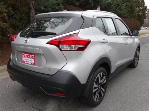 Photo 3 of 28 of 2019 Nissan Kicks SV