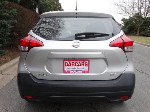 Photo 4 of 28 of 2019 Nissan Kicks SV