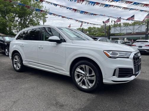 2022 Audi Q7 45 Premium Plus